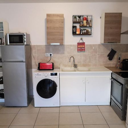 Quiet Charming T2 With Terrace 5Km From Lyon Apartment Dardilly Exterior photo